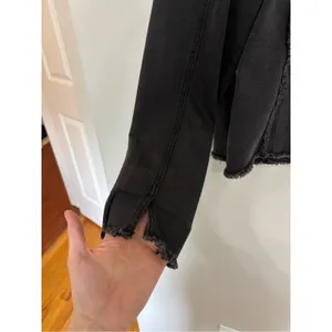NEW Maurices Washed Black Denim Cropped Jacket Raw Hem - Size L thumbnail 8