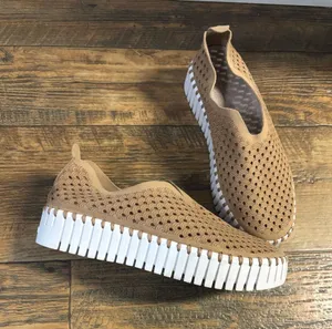 Women’s Slip-On Tulip Sneakers in Tan with White Platform size 36 thumbnail 1