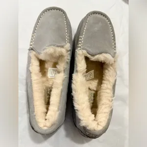 UGG Ansley Grey Suede Shearling Slippers Women’s Size 6 Genuine Sheepskin Lined thumbnail 2