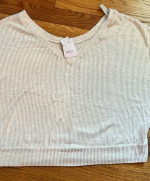 Auden cream colored sleep top xxl thumbnail 1
