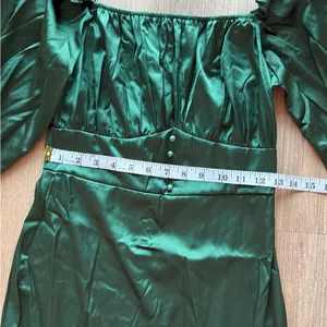 Elegant‎ Emerald Green Satin Midi Dress with Puff Sleeves thumbnail 6