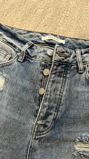 Mom Jeans thumbnail 3