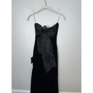 Lulu's Mesmerizing Elegance Black Velvet Back Bow Maxi Dress XS NWT $84 thumbnail 4