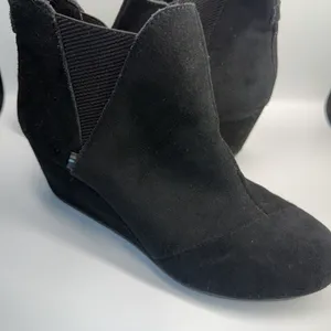 TOMS Womens Size 9.5 Black Suede Leather‎ Wedge Ankle Bootie Almond Toe Slip On thumbnail 1