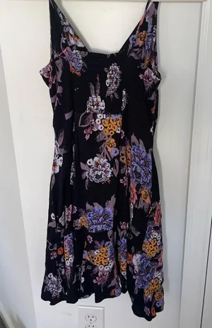 Floral Black Dress with Ruched and Tie Detailing thumbnail 5