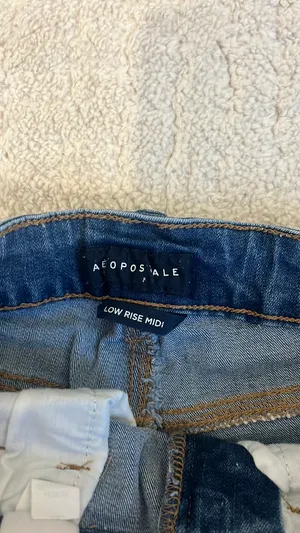 Aeropostale Low-Rise Midi Denim Shorts thumbnail 2