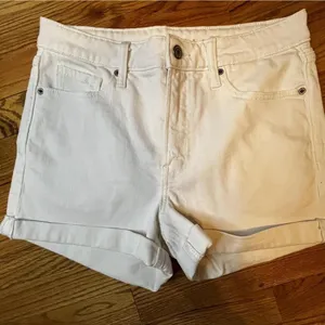Old Navy Women's White and Cream Shorts thumbnail 1