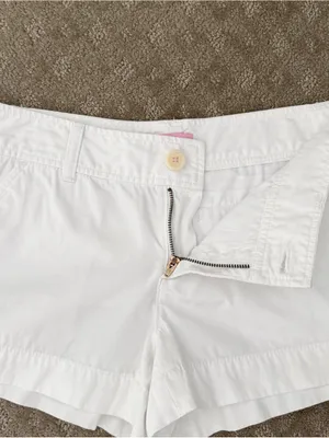 Lilly Pulitzer Solid White Flat Front Low Rise Chino Shorts 2 2.5 Inch Inseam thumbnail 3