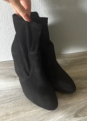 Black Heels Size 8 thumbnail 1