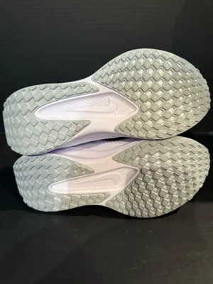 Nike women’s Quest 5 size 9W thumbnail 5