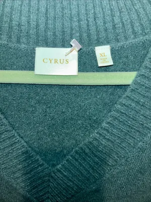 Cyrus Green Sweater V Neck Soft And Oversized Xl Warm And Fuzzy Slits On Cuffs thumbnail 2