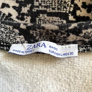 Zara Basic Snake Print Cropped Sweatshirt Crew Neck Animal Print Size‎ Large thumbnail 3