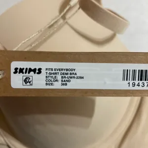SKIMS Fits Everybody T-Shirt Bra 36B thumbnail 4