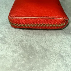 Michael Kors Vibrant Red/ Orange Wallet
GUC thumbnail 3
