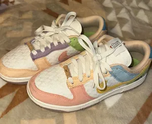 Nike shoes thumbnail 1