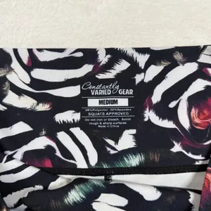 CVG Constantly Varied Gear M Floral Rose Biker Shorts 7" Pockets Gym Workout thumbnail 8
