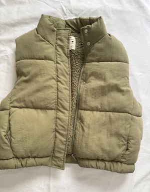 Green puffy vest Size M thumbnail 1
