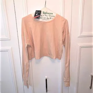 NWT Bestisun Cropped Workout Top Womens Medium Peach Beige Long Sleeve Crew‎ thumbnail 2