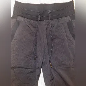 Lululemon Dance Studio Pants | Size 2‎ |Cropped with a 14" inseam thumbnail 5
