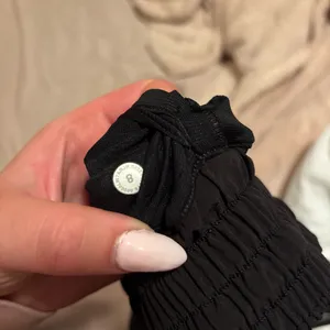 Lululemon High-Rise Hotty Hot Shorts 2.5" thumbnail 3