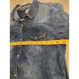 Ashley by 26 International Denim Light Wash Pearl Snap Chambray Western Shirt Y2K thumbnail 9