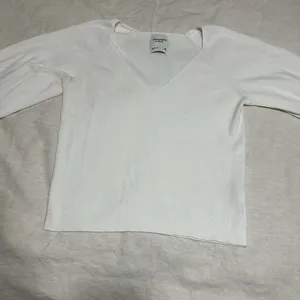 Abercrombie sweater thumbnail 2