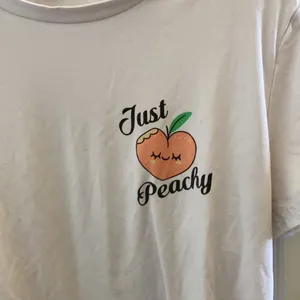 FINAL MARKDOWN Ladies weekend edition just peachy tee xl White thumbnail 2