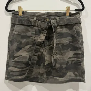 Blue Spice Camo Mini Skirt Size 7 NWT thumbnail 1