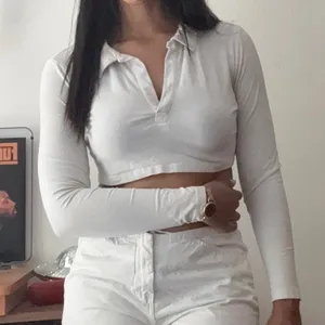 H&M Divided White Long Sleeve Polo Crop Top V-Neck Size Large thumbnail 1