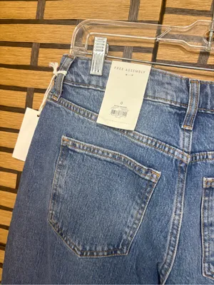 Free assembly barrel leg jeans size 0 thumbnail 5