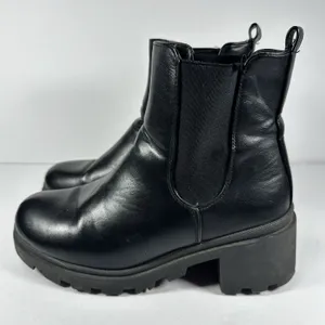 Forever Women’s Black Chelsea Lug Sole Platform Ankle Boots - Size 8 thumbnail 2