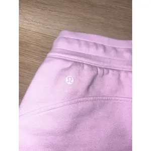 Lululemon Scuba High-Rise Shorts Pink Size 6 Drawstring Pockets Women thumbnail 4