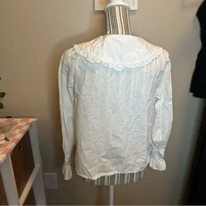 White Ruffled Button thumbnail 5