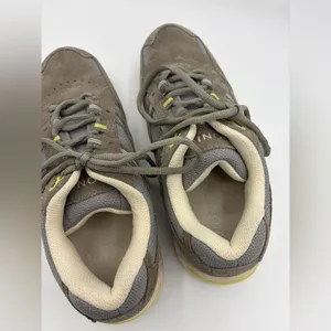 Vionic women’s walker gray suede walking shoe sneaker performance size 8.5 thumbnail 4