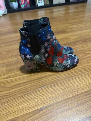 Indigo Rd. embroidered floral ankle booties block heel size 8. thumbnail 8