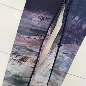 Lululemon Women’s 2 Panorama Full on Luxtreme Tight Pants thumbnail 2