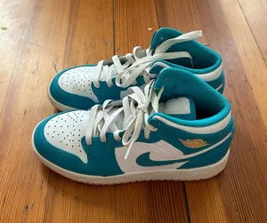 Jordan Nike Air Mid Women’s thumbnail 1