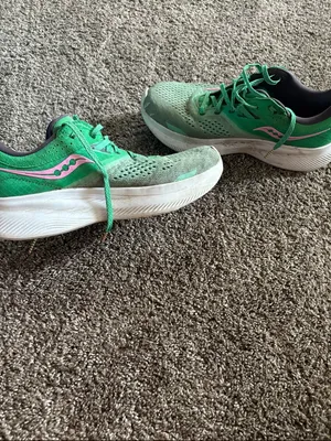 Saucony Women's Green Running Shoes with Pink Logo thumbnail 6