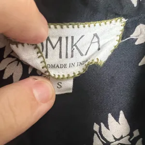 ANTHROPOLOGIE- Omika Simone Long-Sleeve Button-Front Maxi Dress Black Size S thumbnail 5