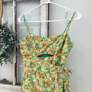 Astr‎ Women's Floral Spring Green Mini Keyhole Wrap Dress Size Small thumbnail 7