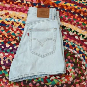 Levi’s Light Blue Wash High Loose Denim Jean Shorts - 27 thumbnail 2
