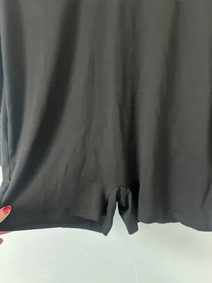 Black V thumbnail 2