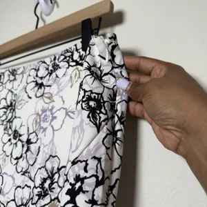 White House Black Market Women y2k Skirt 214‎ White Floral Asymmetrical Artsy thumbnail 5