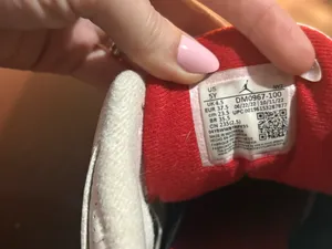 Nike Jordan Air Jordan 3 Retro White Cement Reimagined – Size 5Y – Used thumbnail 4