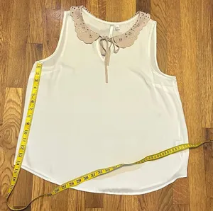 LC Lauren Conrad Women’s Large Sleeveless Keyhole Floral Ruffle White Top thumbnail 5