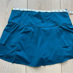 ATHLETA MOMENTUM SKORT In COASTAL TEAL Size Small Ruffle Tennis Pickleball Skirt thumbnail 7