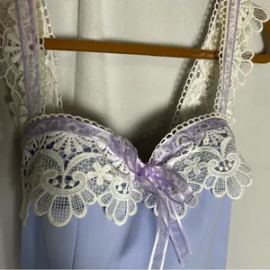 Azazie Light Purple & White Lace‎ Trim Sweetheart Neckline Bridesmaid Midi Dress thumbnail 4