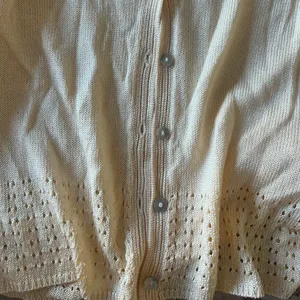 Liz Claiborne Yellow Cream Cardigan 90s thumbnail 4