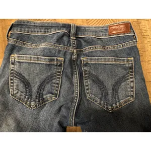 Hollister Low-Rise Bootcut Jeans - Soft Stretch - Medium Wash - Size 2R thumbnail 4