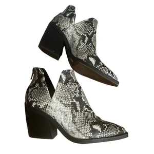 Vince Camuto Gigietta Ankle Booties Snakeskin Pointed Toe Block‎ Heel Grey sz 7 thumbnail 2